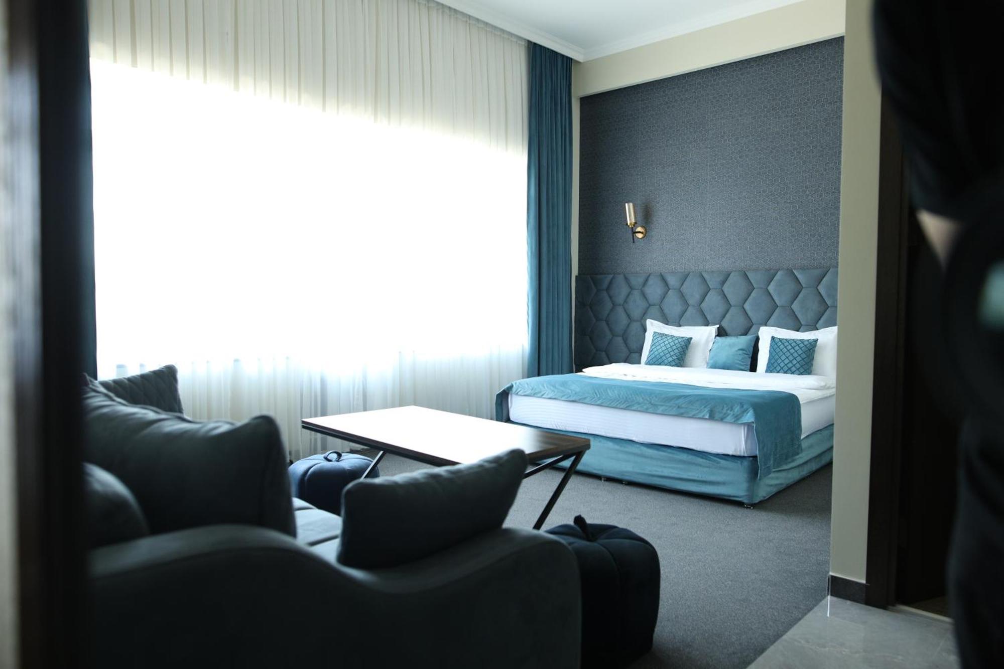 Bmg Hotel By Grigoryans Group 고리스 외부 사진
