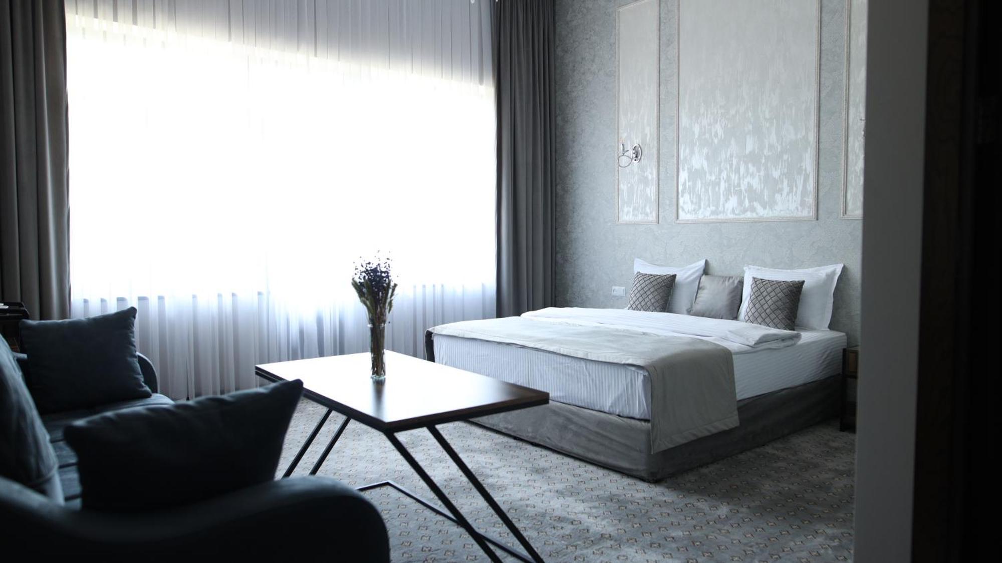 Bmg Hotel By Grigoryans Group 고리스 외부 사진
